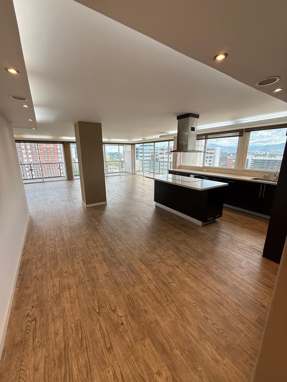 Penthouse en renta en Ciudad Vieja, Zona 10 - foto 1