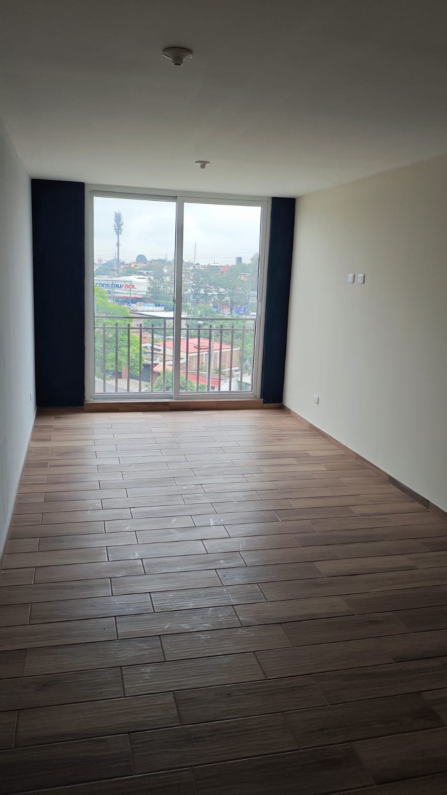 Apartamento en venta cerca de Calzada Roosevelt - foto 1