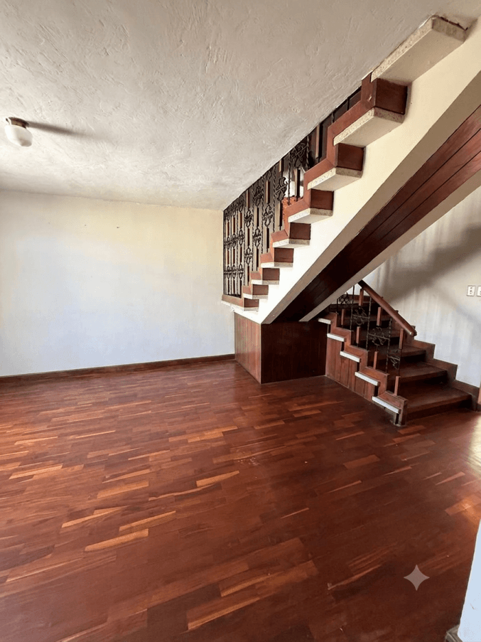 Casa sobre vía principal en Venta en Lourdes Zona 17 - foto 1