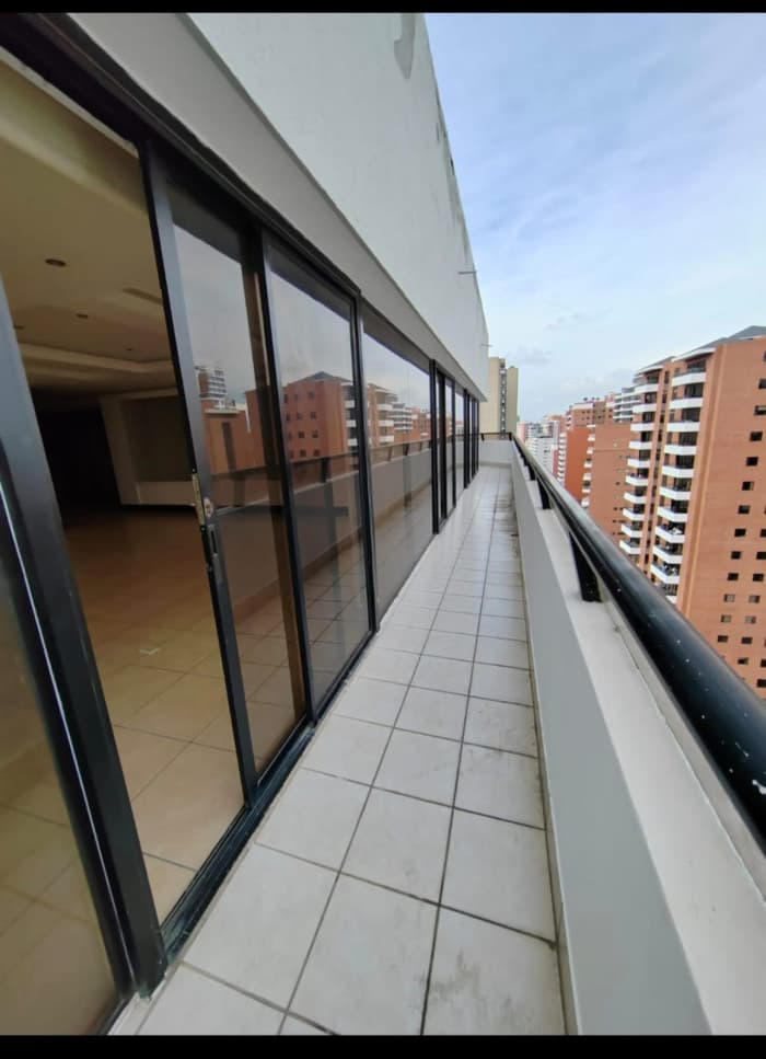 Amplio apartamento para renta en zona 14 - foto 1