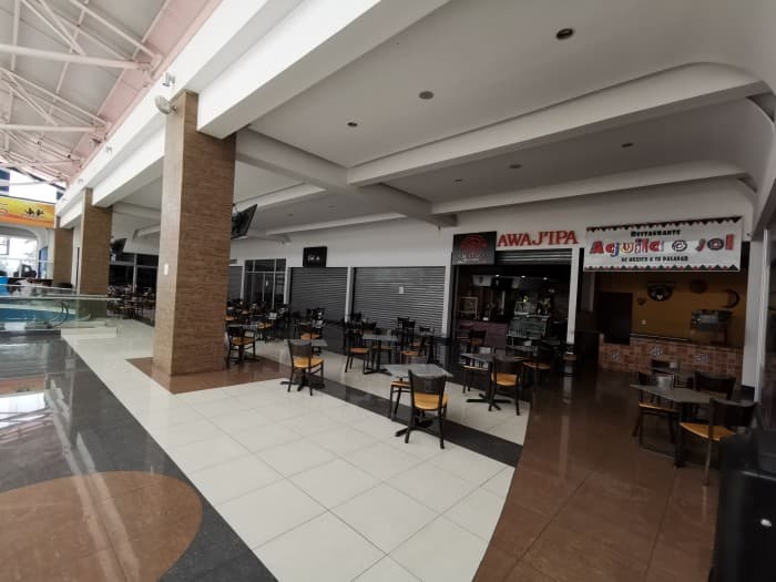 Rento Local en Centro Comercial en calzada Roosevelt - foto 1