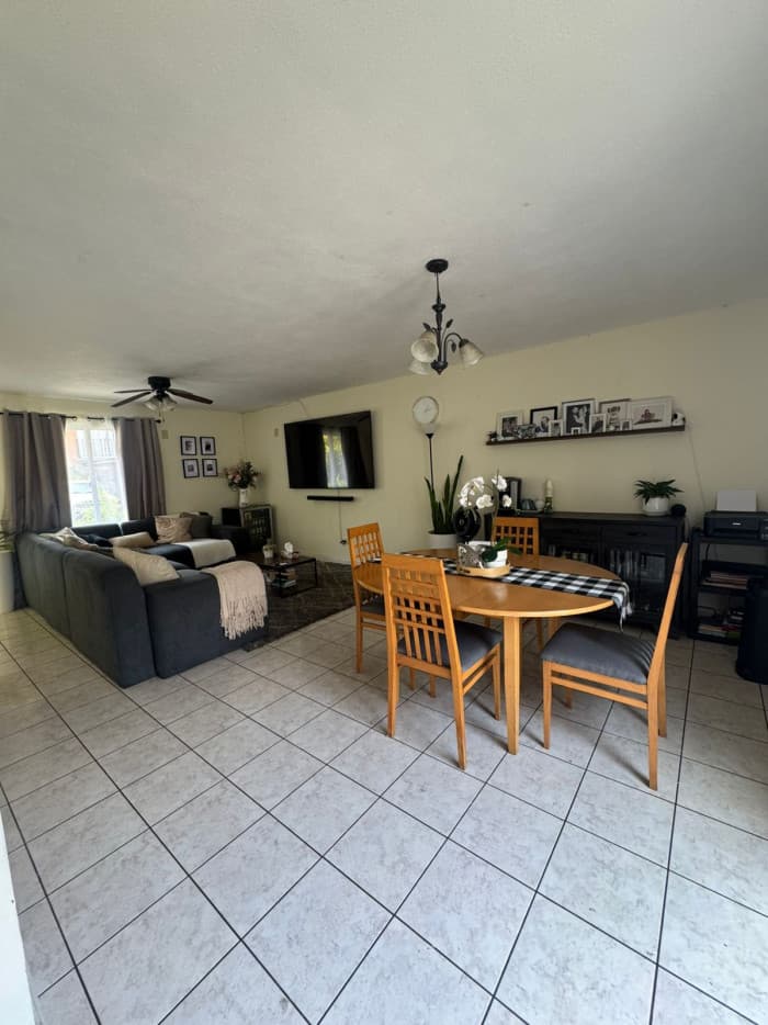 Casa en venta en Condado Catalina zona 6 de Villa Nueva - foto 1