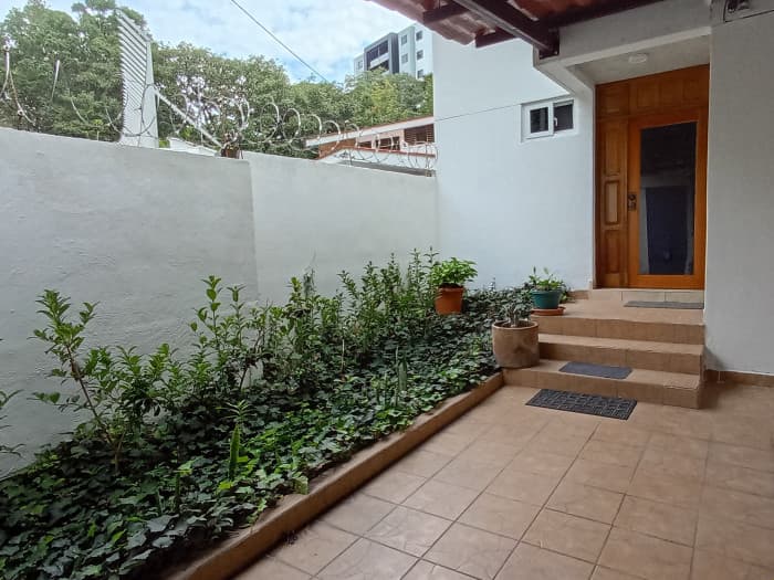 Casa en renta en Condominio Residencial en Zona 10 - foto 1