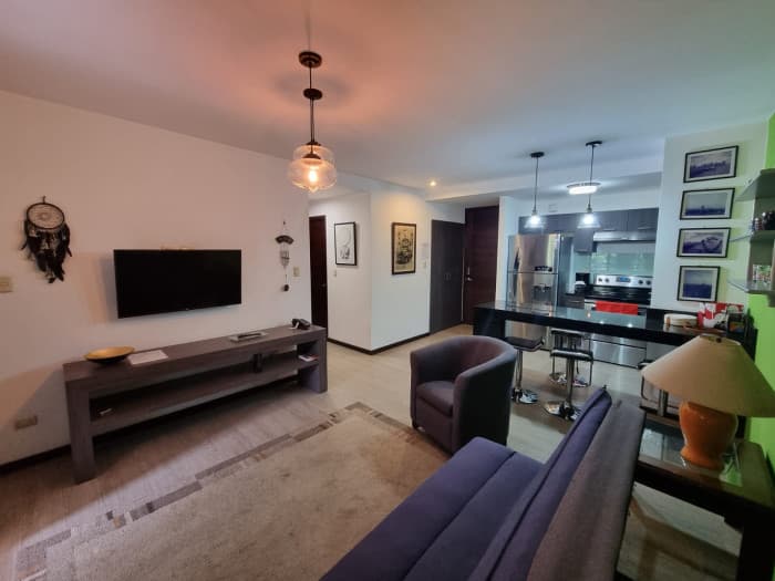 Apartamento en renta zona 10 amueblado con terraza - foto 1
