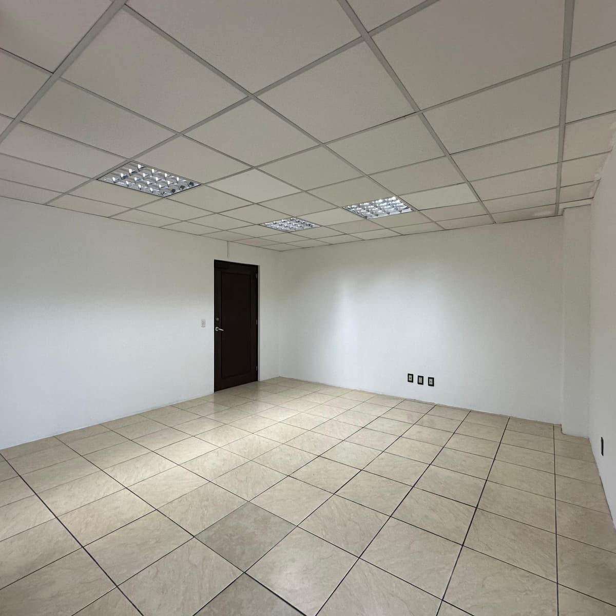 Oficina en Venta Para Inversión en Zona 10 - foto 1