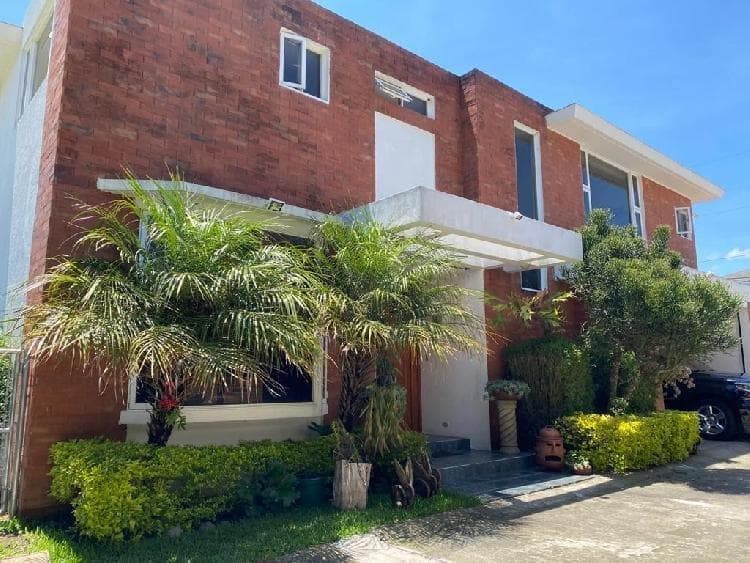 Oportunidad en VENTA 3 Casas y Terreno Sta. Catarina  - foto 1