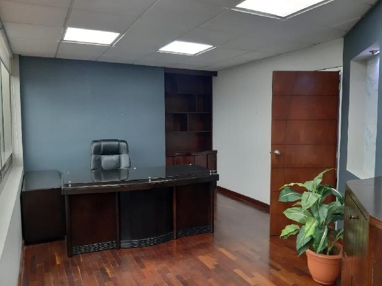Oficina en renta en Edificio de zona 10 Guatemala - foto 1