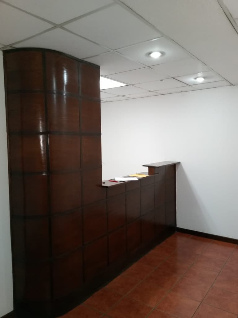 Oficina en renta en zona 10 - foto 1
