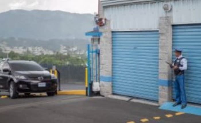 Renta de Bodegas en avenida Hincapié zona 13 Guatemala - foto 1