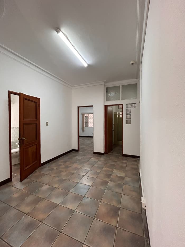 Casa para Oficinas en Alquiler en Zona 10 Guatemala - foto 3