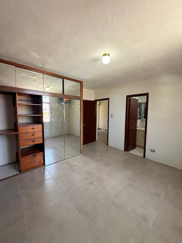 Casa sobre vía principal en Venta en Lourdes Zona 17 - foto 12