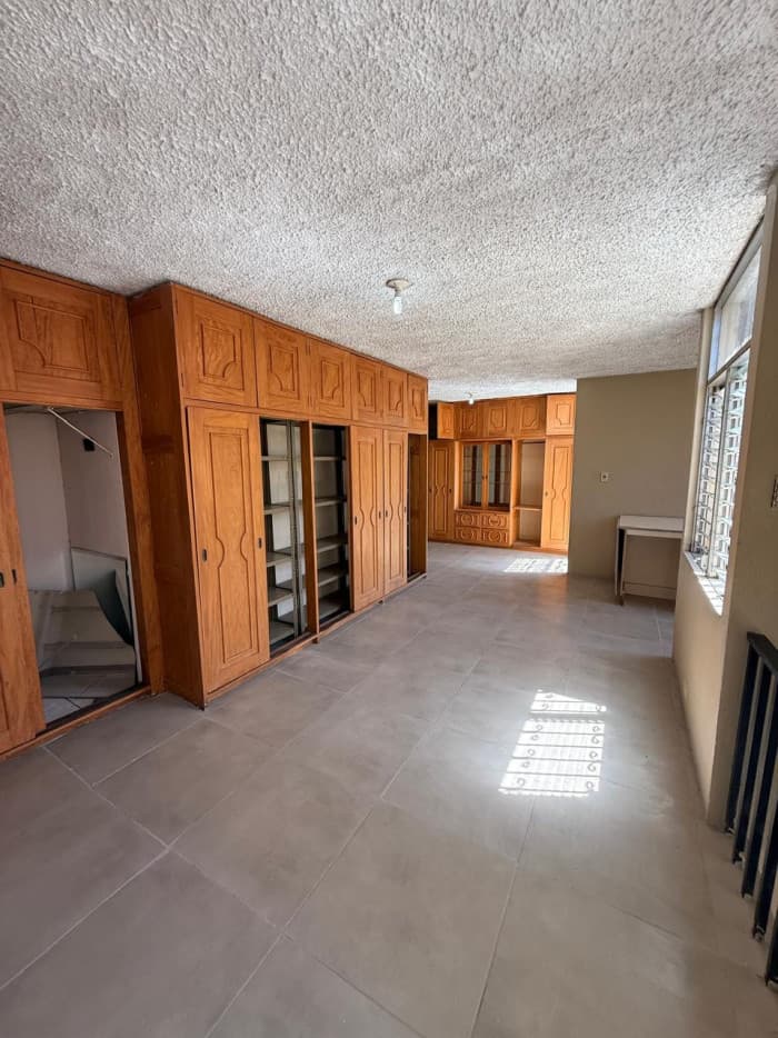 Casa sobre vía principal en Venta en Lourdes Zona 17 - foto 4