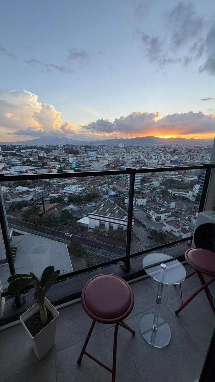 Apartamento amueblado y equipado en alquiler en  Zona 4 - foto 2