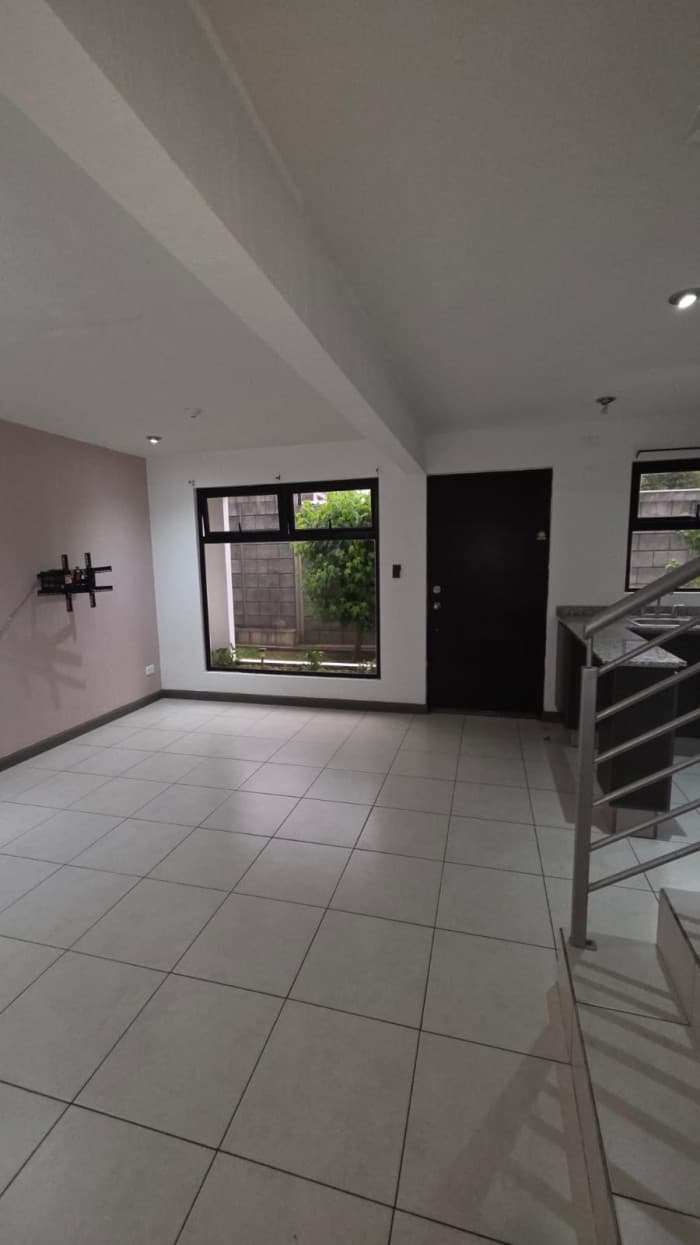 TOWNHOUSE EN VENTA/RENTA CONDOMINIO DE FRAIJANES - foto 3