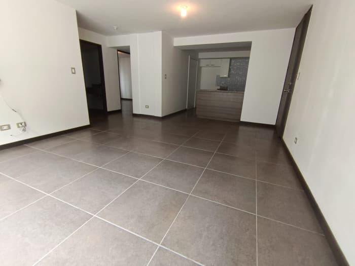 Apartamento en alquiler en zona 16 - foto 2