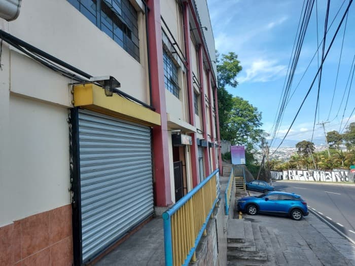 CENTRO COMERCIAL en Venta  en zona 18  - foto 4