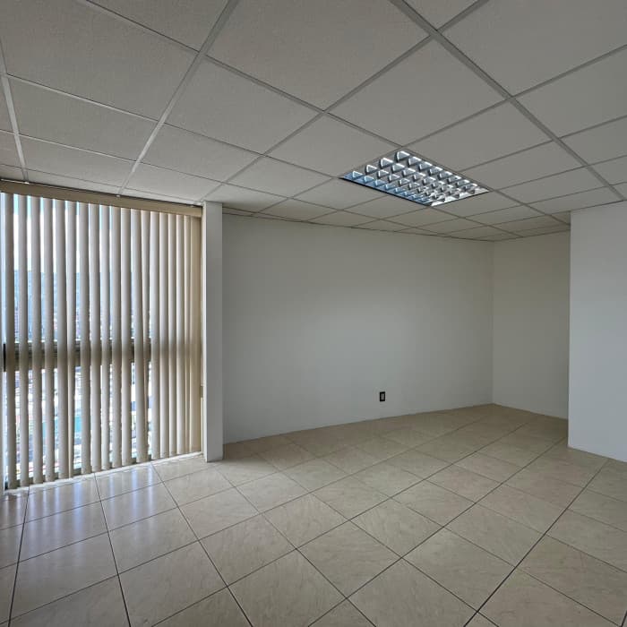 Oficina en Venta Para Inversión en Zona 10 - foto 4