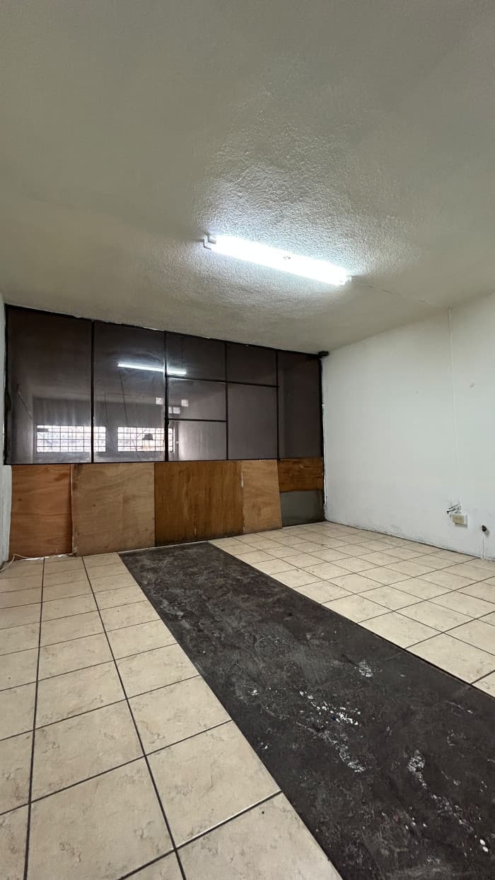 Local comercial en Alquiler en Avenida Bolivar zona 3 - foto 9