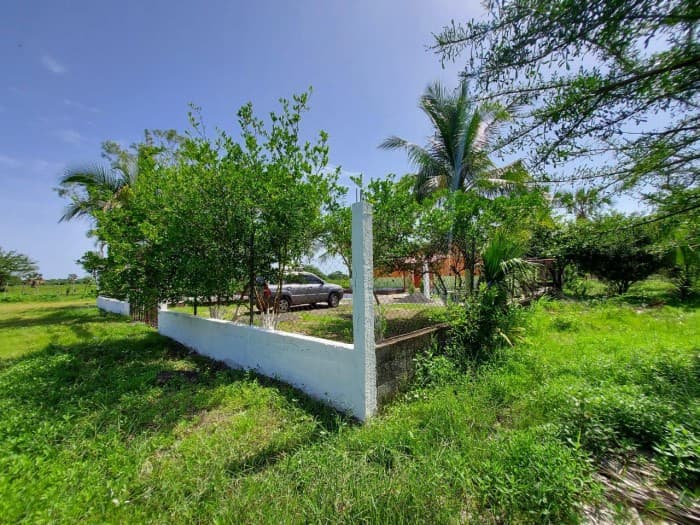 En venta  terreno y casa vacacional en Taxisco - foto 4