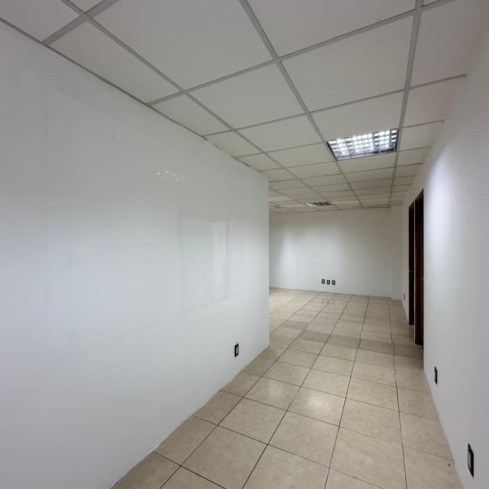 Oficina en Venta Para Inversión en Zona 10 - foto 3