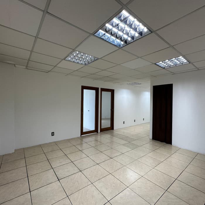 Oficina en Venta Para Inversión en Zona 10 - foto 2