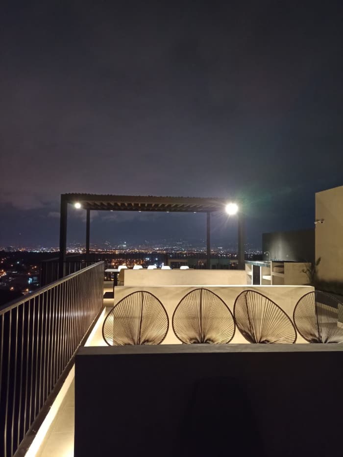 Apartamento en alquiler en zona 10 de Mixco - foto 2
