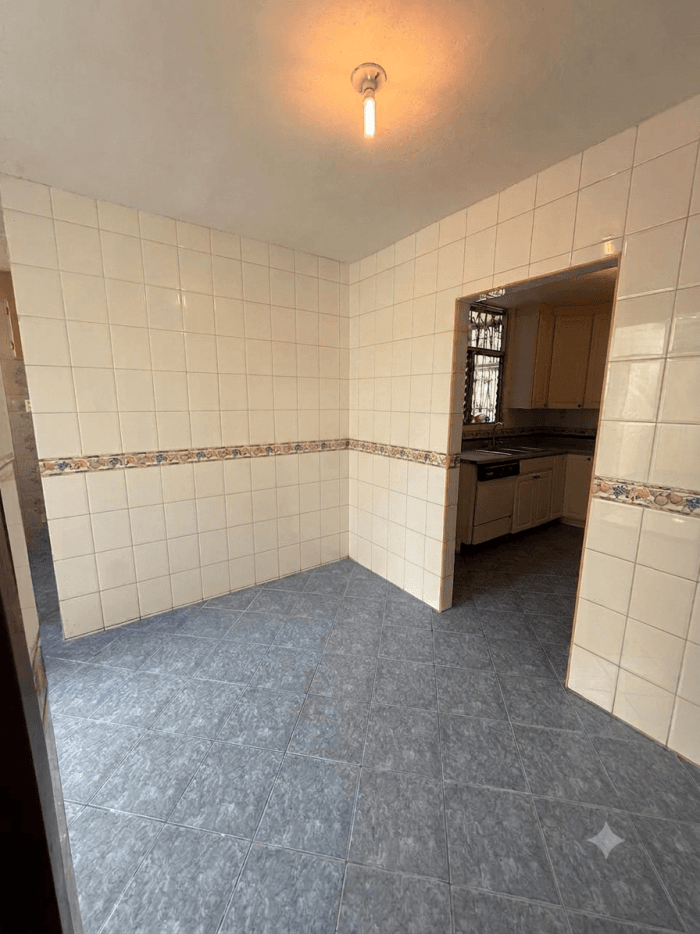 Casa sobre vía principal en Venta en Lourdes Zona 17 - foto 11