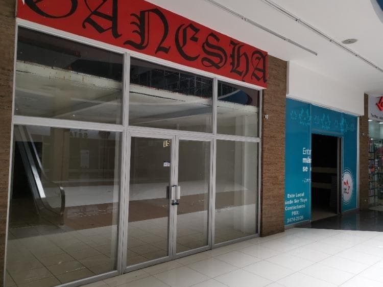 Rento Local en Centro Comercial en calzada Roosevelt - foto 3