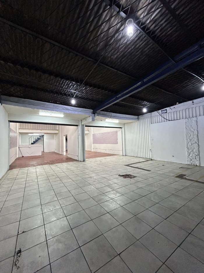 Local comercial en Alquiler en Avenida Bolivar zona 3 - foto 2