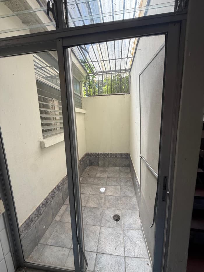 Casa sobre vía principal en Venta en Lourdes Zona 17 - foto 13