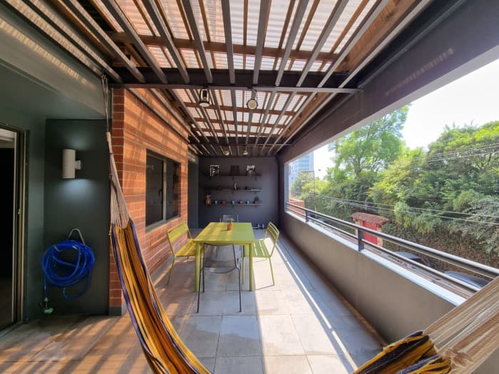 Apartamento en renta zona 10 amueblado con terraza - foto 4