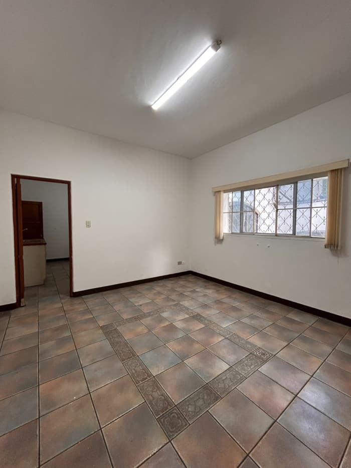 Casa para Oficinas en Alquiler en Zona 10 Guatemala - foto 13