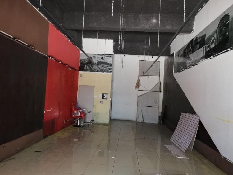 Rento Local en Centro Comercial en calzada Roosevelt - foto 4