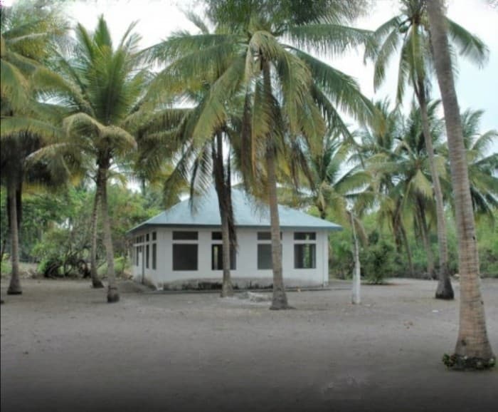 Terreno frente al mar con chalet en venta Playa Tulate - foto 3