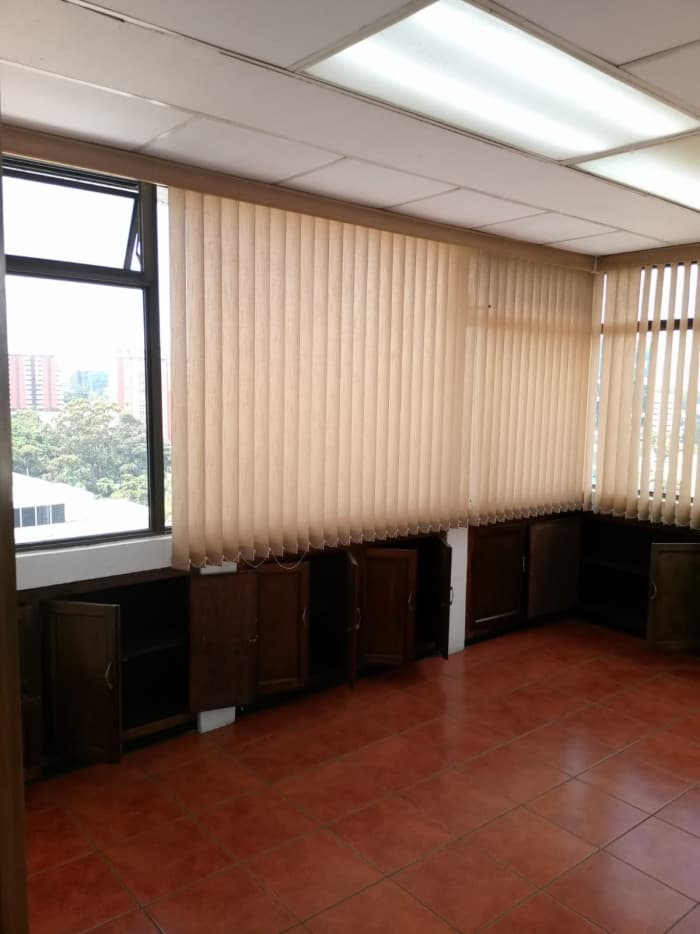 Oficina en renta en zona 10 - foto 5