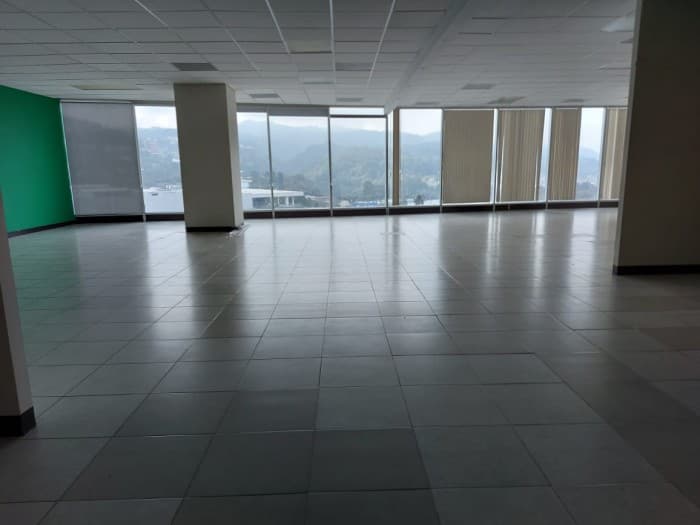 Oficina en Renta o Venta  Zona 10 - foto 3
