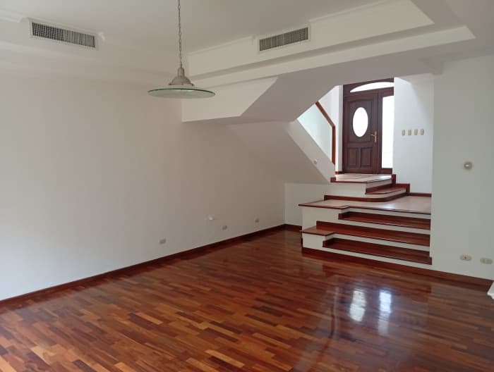 Casa en renta Condominio Cercano Diagonal 6, Zona 10 - foto 2