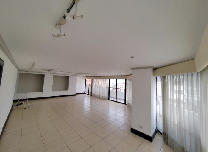 Amplio apartamento para renta en zona 14 - foto 3