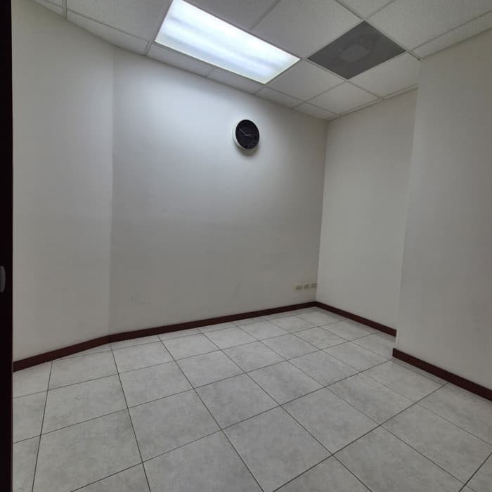 Oficina en Venta en Zona Pradera de zona 10 - foto 3