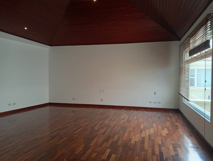 Casa en renta Condominio Cercano Diagonal 6, Zona 10 - foto 13