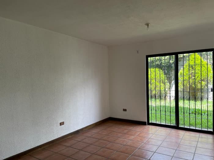 Casa en Venta para inversión en Los Manantiales - foto 3