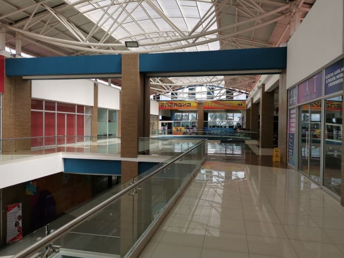 Rento Local en Centro Comercial en calzada Roosevelt - foto 3