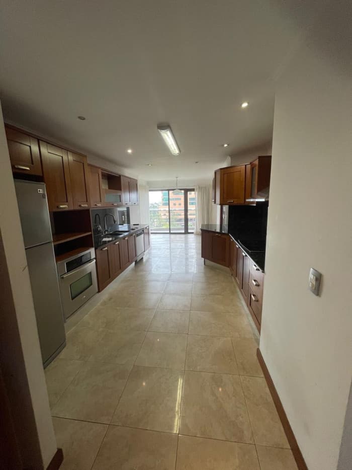 Amplio apartamento en renta en Zona 14 - foto 4