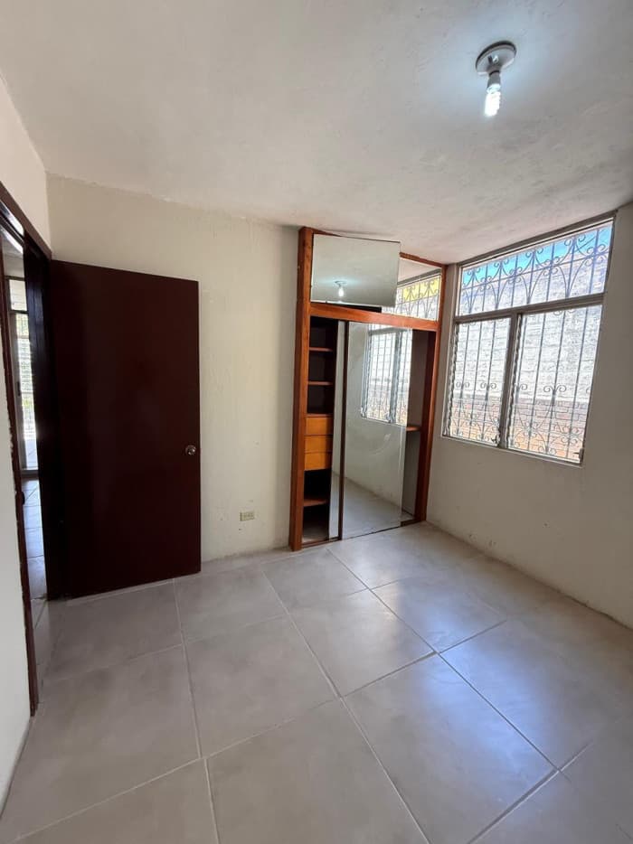 Casa sobre vía principal en Venta en Lourdes Zona 17 - foto 7