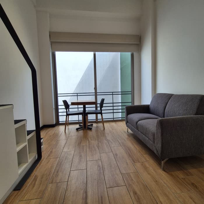 Apartamento amueblado en renta tipo loft en zona 10 - foto 2