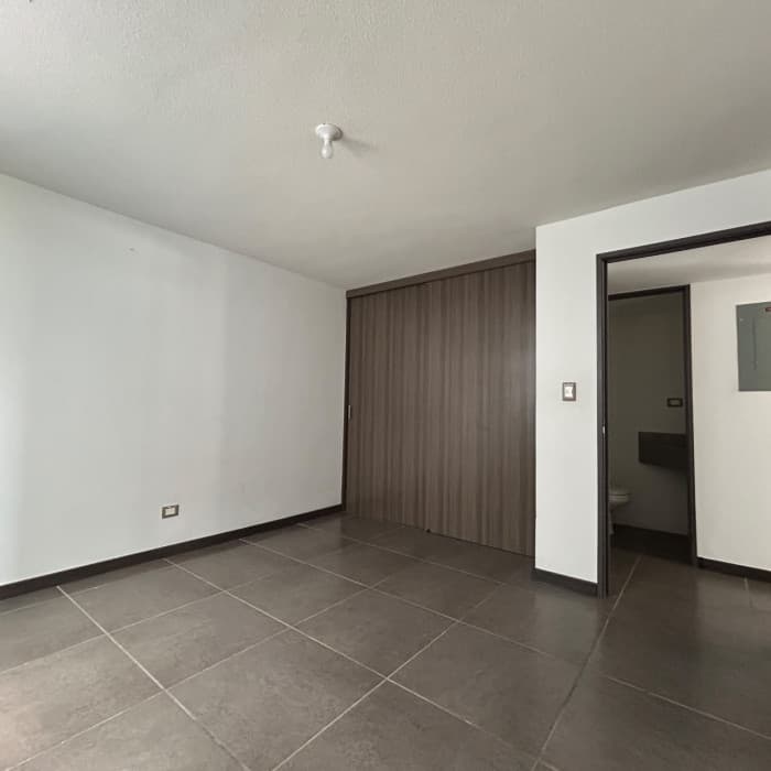 Apartamento en alquiler en zona 16 - foto 3