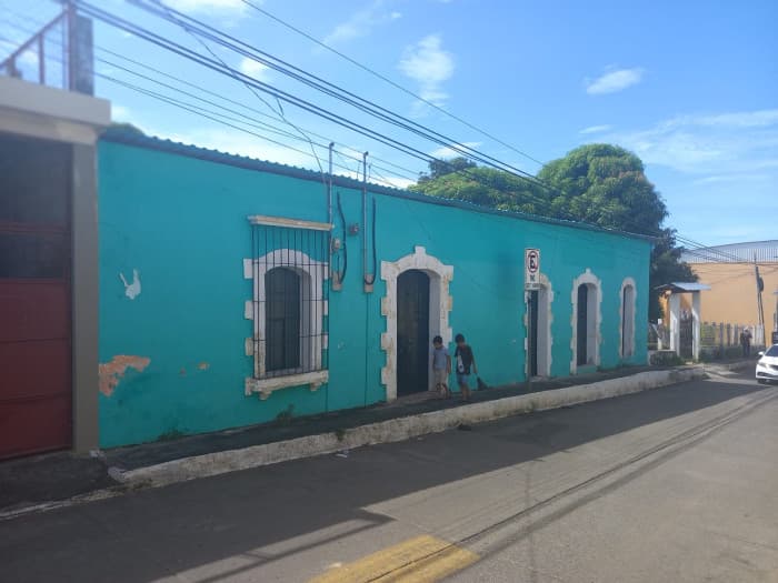 Venta de Casa frente a Mercado Central Santa Rosa - foto 2