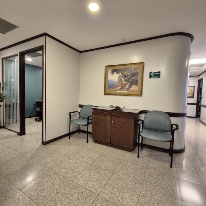 Clínica amplia en Venta en Multimédica zona 15 - foto 3