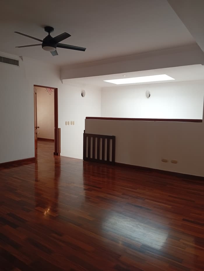 Casa en renta Condominio Cercano Diagonal 6, Zona 10 - foto 12
