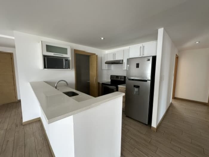 Amplio Apartamento en Renta en Zona 10 - foto 3